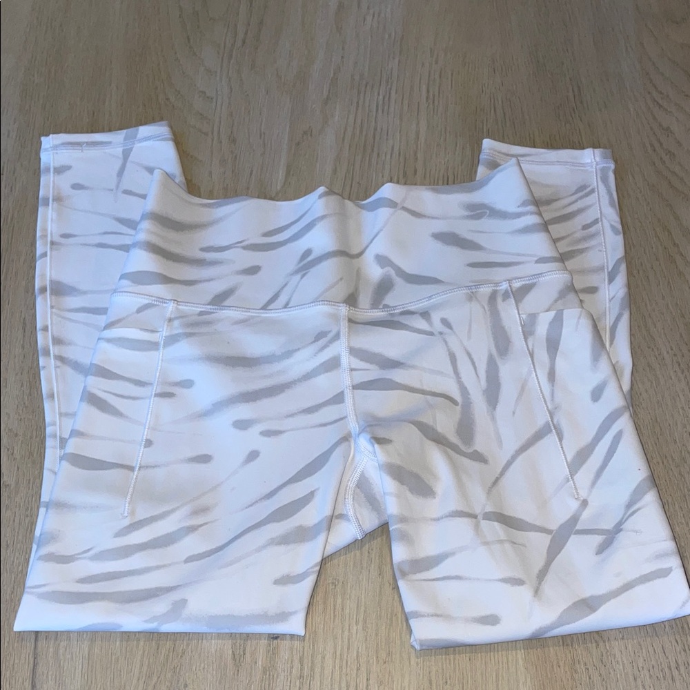 🧚‍♀️ Athleta Salutation Stash Pocket tights